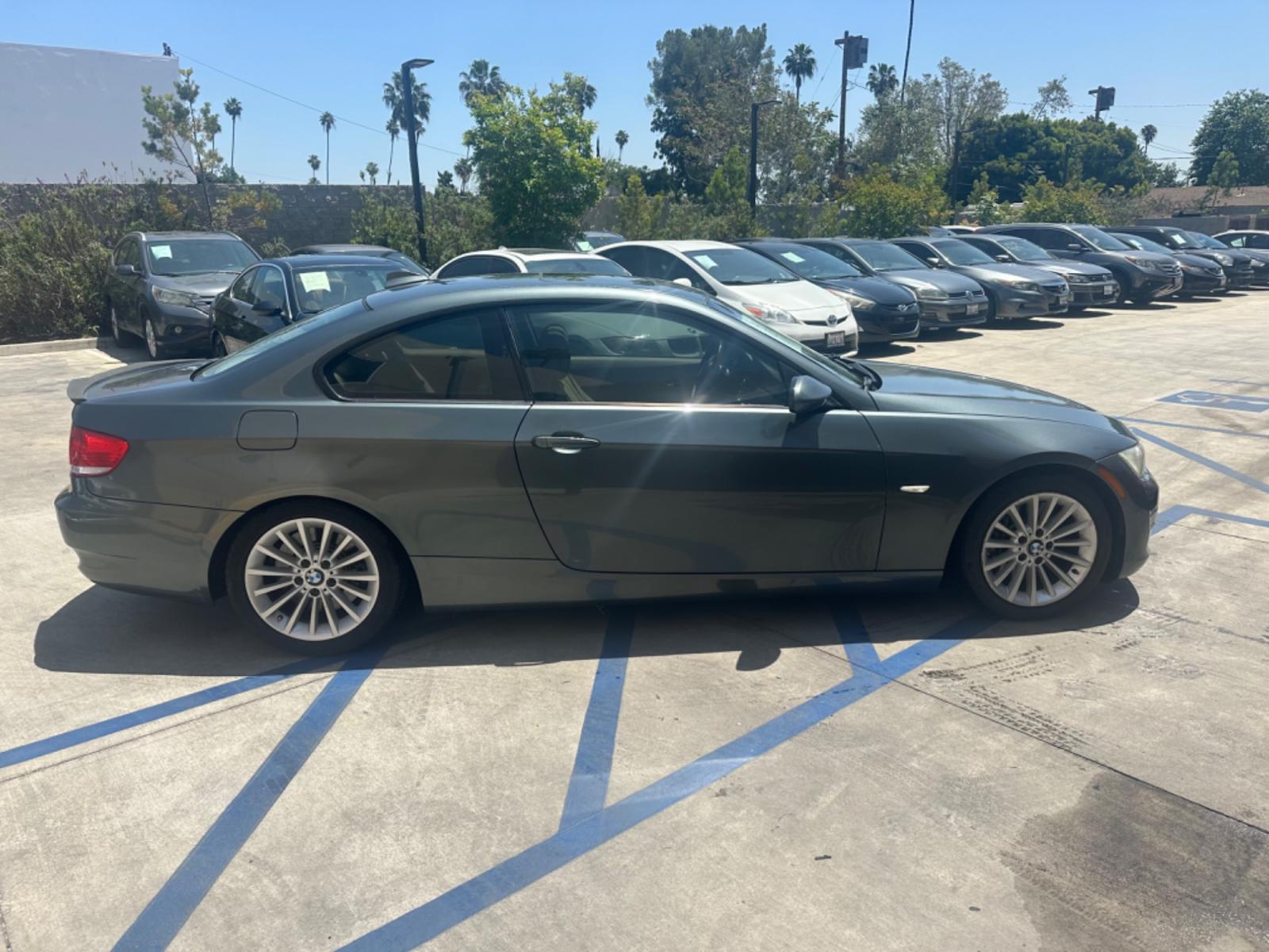 2009 Gray /BEIGE BMW 3-Series 335i Coupe (WBAWB73589P) with an 3.0L L6 DOHC 24V engine, AUTOMATIC transmission, located at 30 S. Berkeley Avenue, Pasadena, CA, 91107, (626) 248-7567, 34.145447, -118.109398 - Photo #6